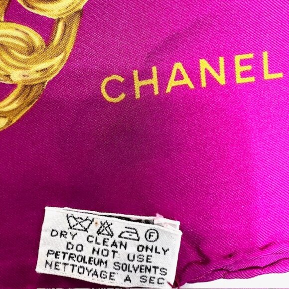 Beautiful CHANEL Itlay made   100%  silk scarf 34"  Pink Gold Chain Logo (36) - Picture 8 of 12